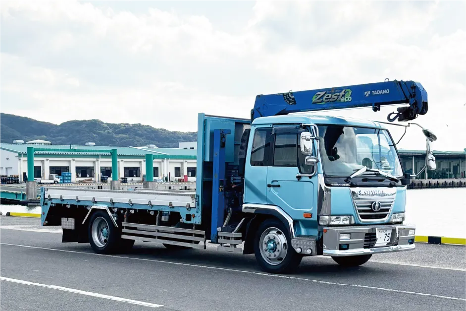 7tカーゴクレーン Zest eco / TADANO